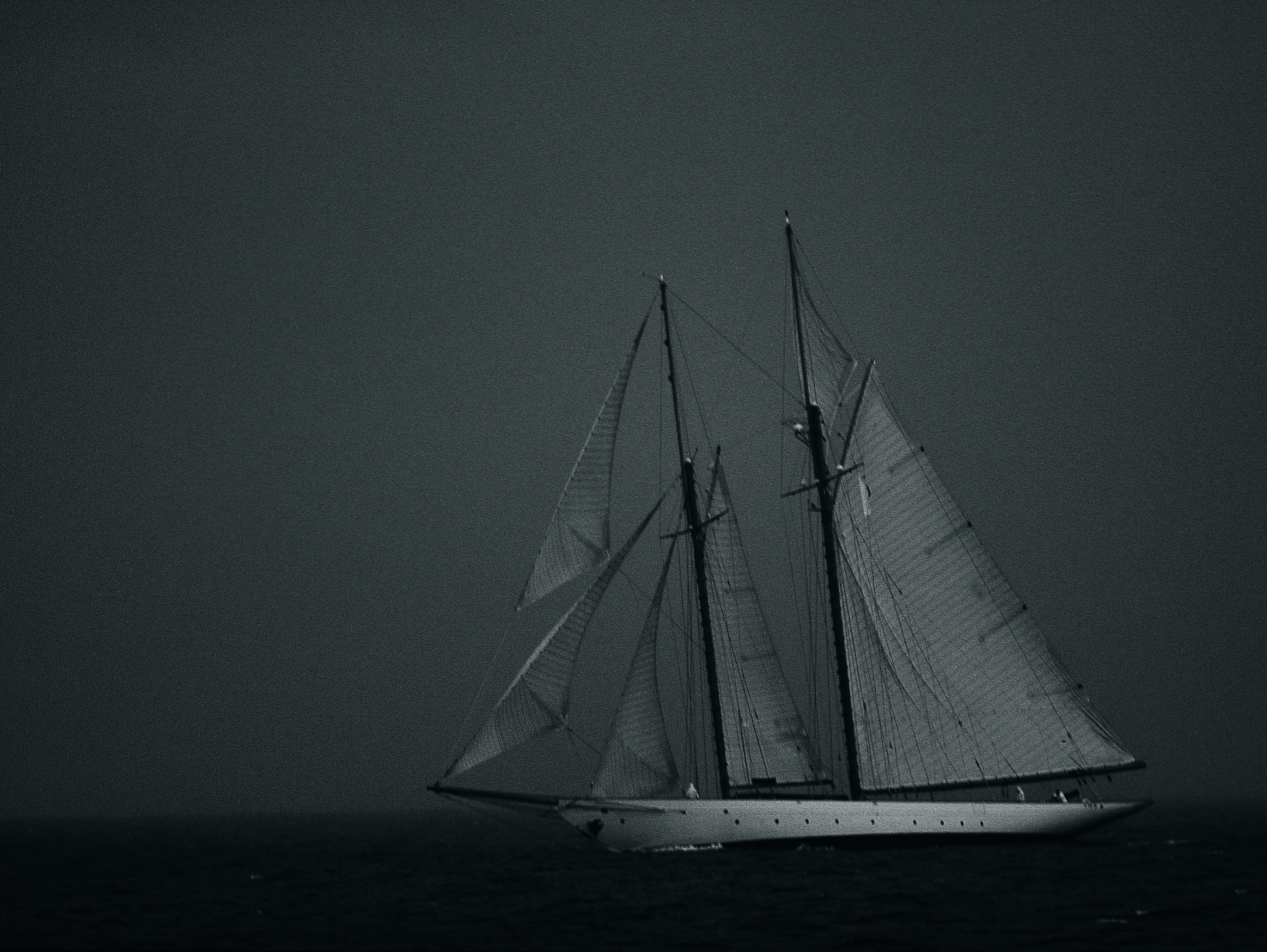 Dominique Leroy, Grain sur les grandes voiles d'Antibes. France Dominique Leroy, Grain sur les grandes voiles d'Antibes. France