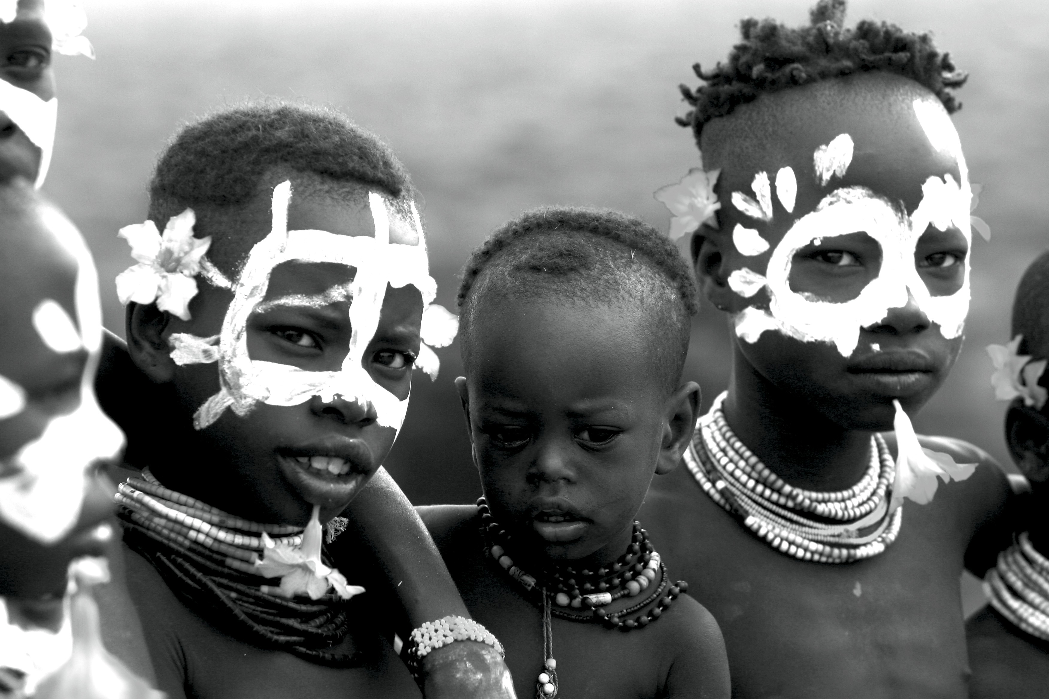 Dominique Leroy, Enfants Karo. Ethiopie. Vallée de L'Omo Dominique Leroy, Enfants Karo. Ethiopie. Vallée de L'Omo