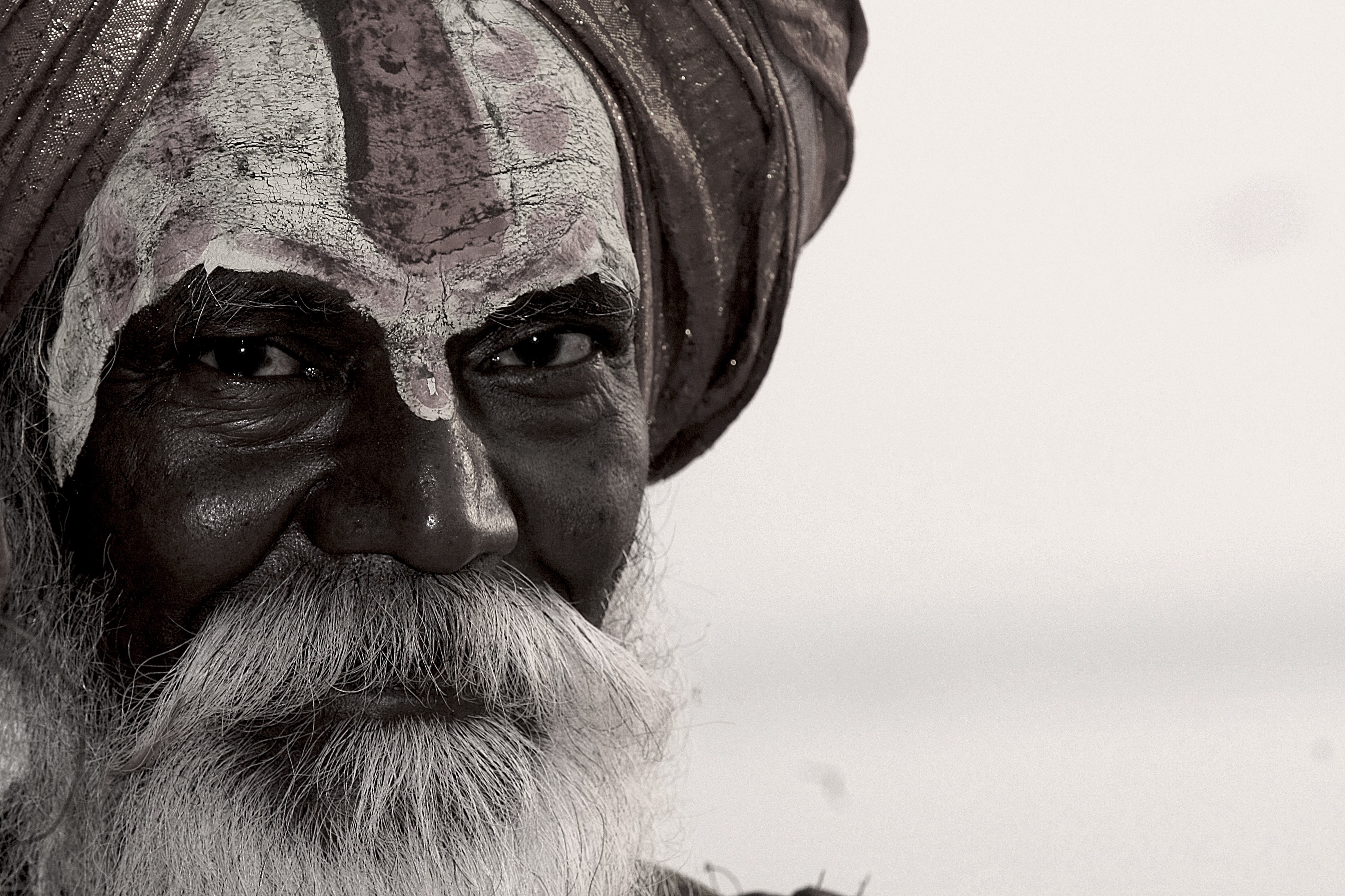 Dominique Leroy, Sadhus sur les ghats de Bénarès. Inde Dominique Leroy, Sadhus sur les ghats de Bénarès. Inde
