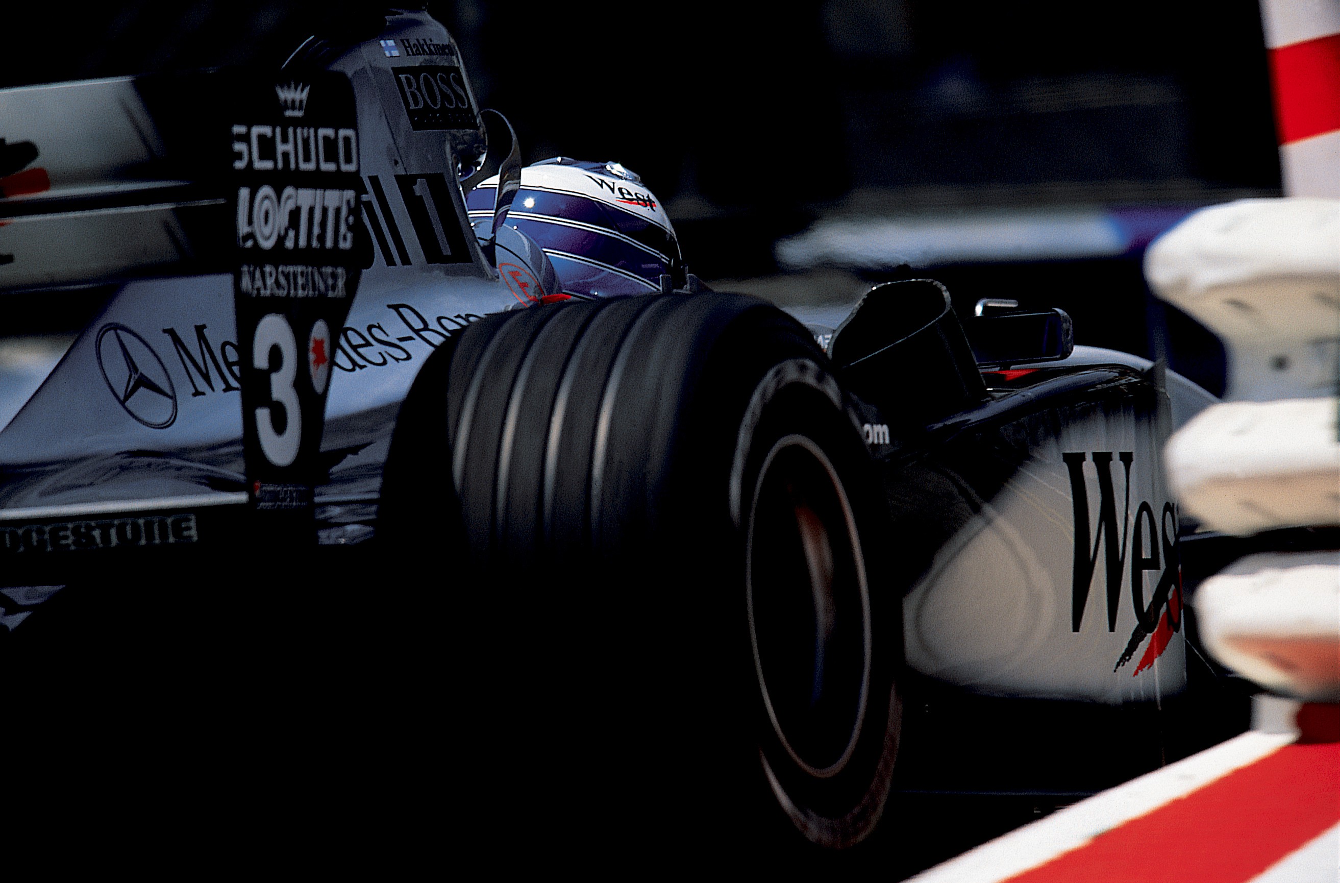 Dominique Leroy, Fleurte avec les rails. Hakkinen. Monaco Dominique Leroy, Fleurte avec les rails. Hakkinen. Monaco