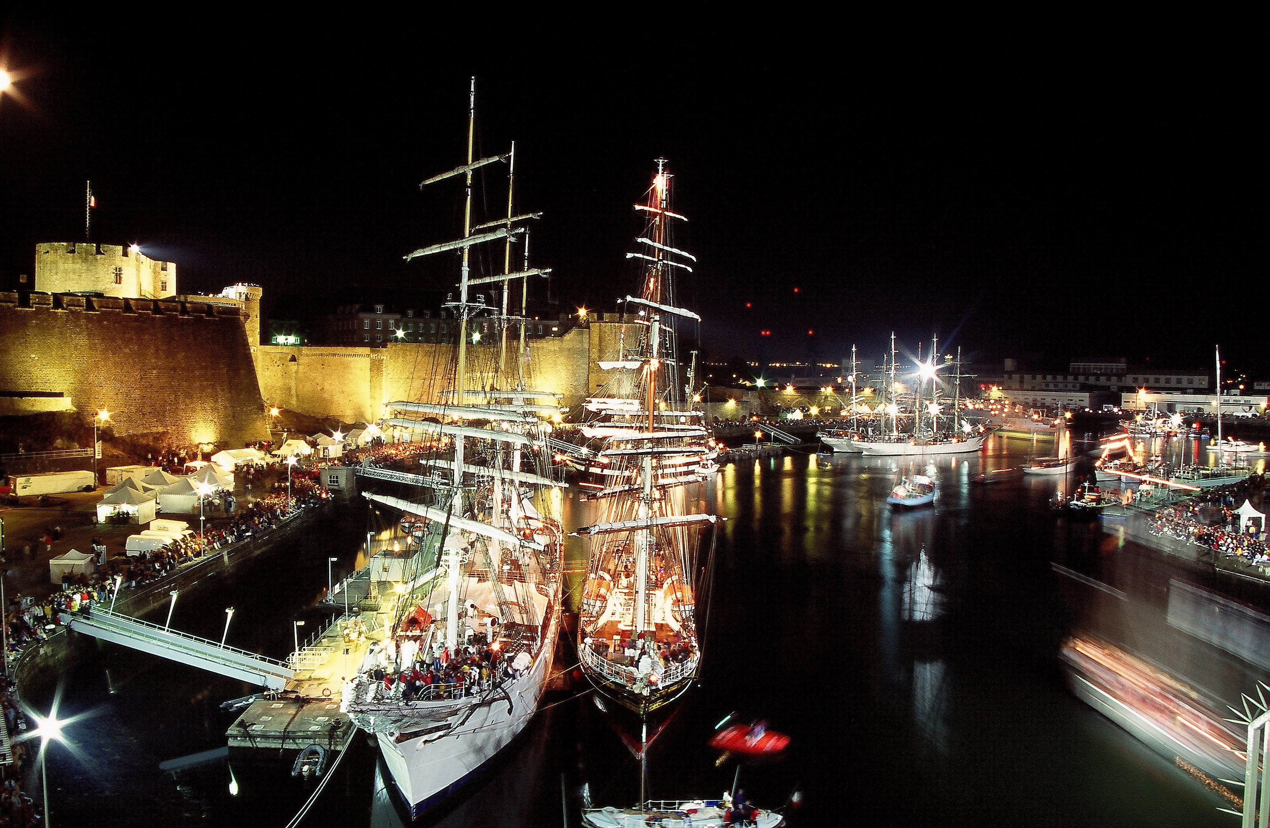 Dominique Leroy, Port de Brest. Les grandes voiles de tradition Dominique Leroy, Port de Brest. Les grandes voiles de tradition
