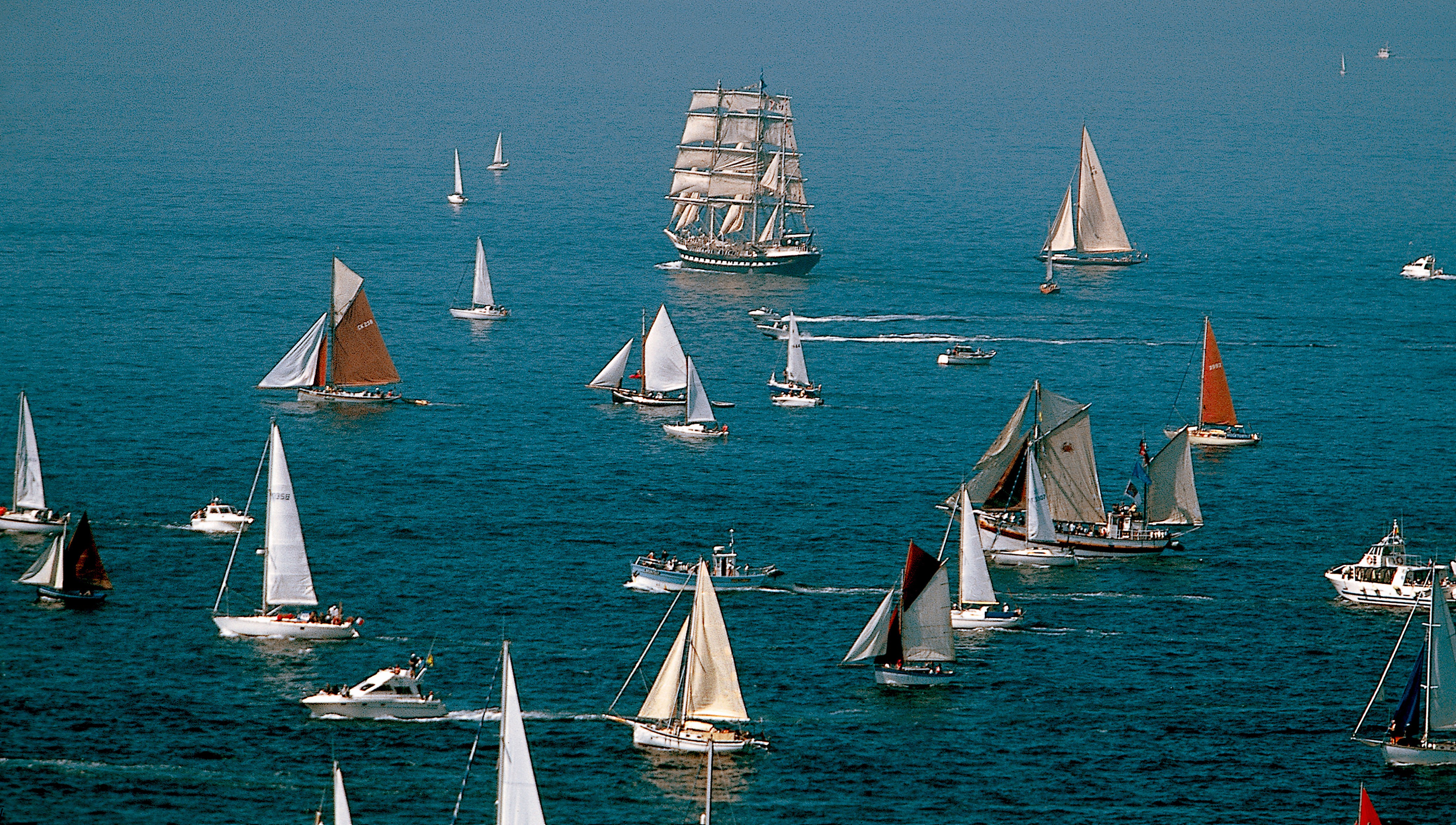 Dominique Leroy, Cap au large. Grande Armada du siècle. Voile Dominique Leroy, Cap au large. Grande Armada du siècle. Voile