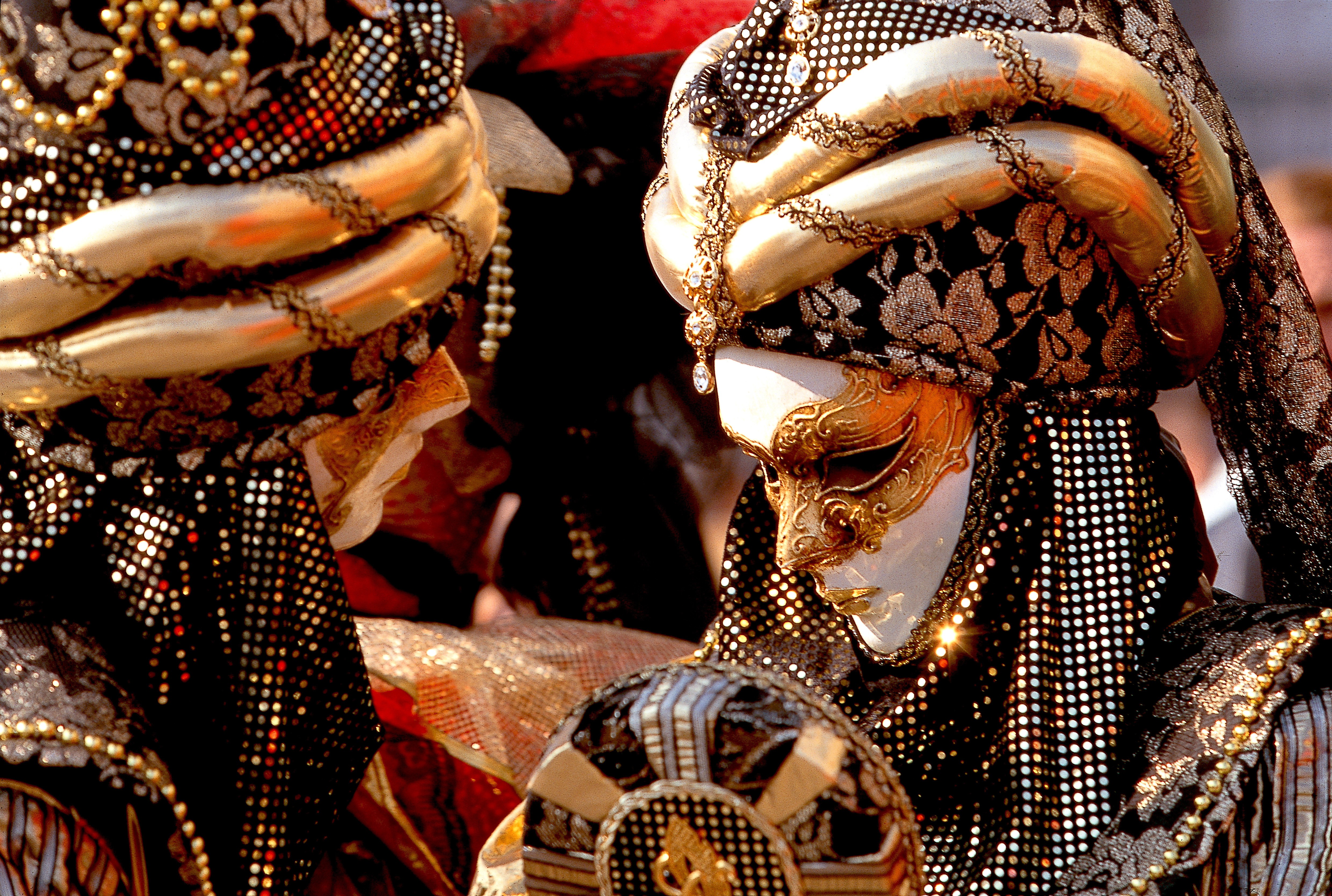 Dominique Leroy, Carnaval de Venise. Tout d'or vêtue Dominique Leroy, Carnaval de Venise. Tout d'or vêtue