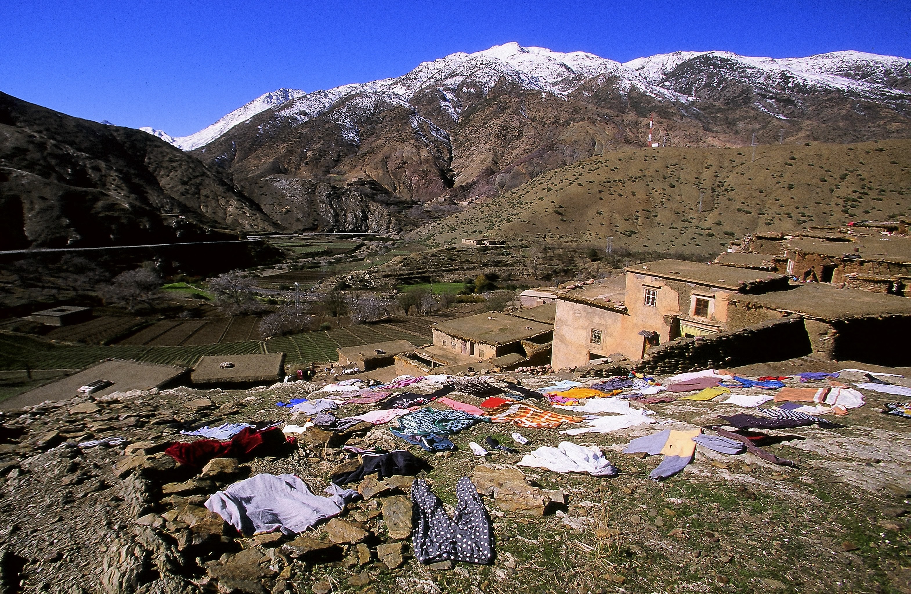 Dominique Leroy, L'Atlas, sur la route de Ouarzazate. Maroc Dominique Leroy, L'Atlas, sur la route de Ouarzazate. Maroc
