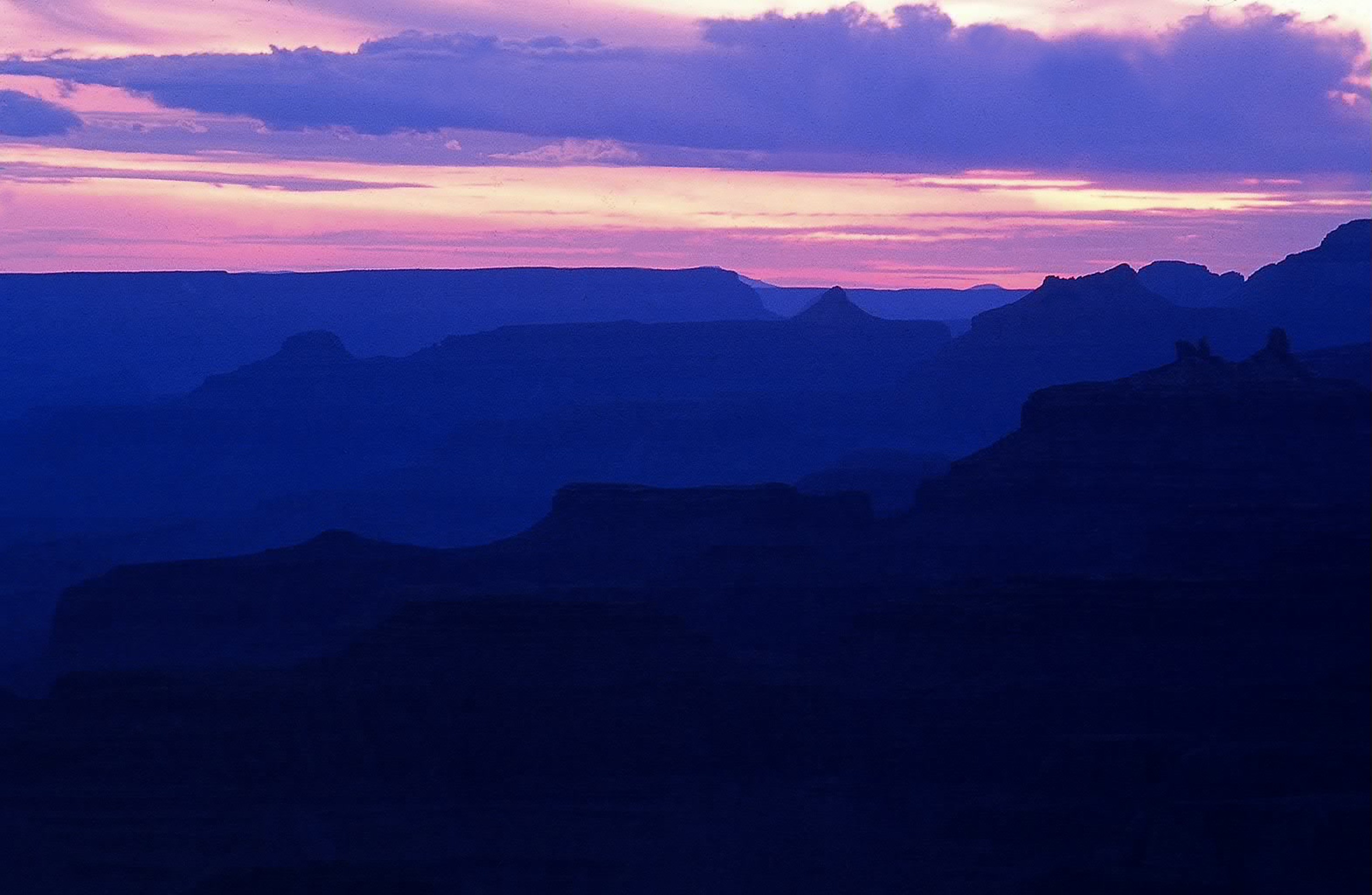 Dominique Leroy, Fin de journée sur le Grand Canyon. Colorado. Amérique du nord Dominique Leroy, Fin de journée sur le Grand Canyon. Colorado. Amérique du nord