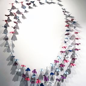 Sculpture, 100 paper planes simultaneously hitting the wall, Daniele Sigalot