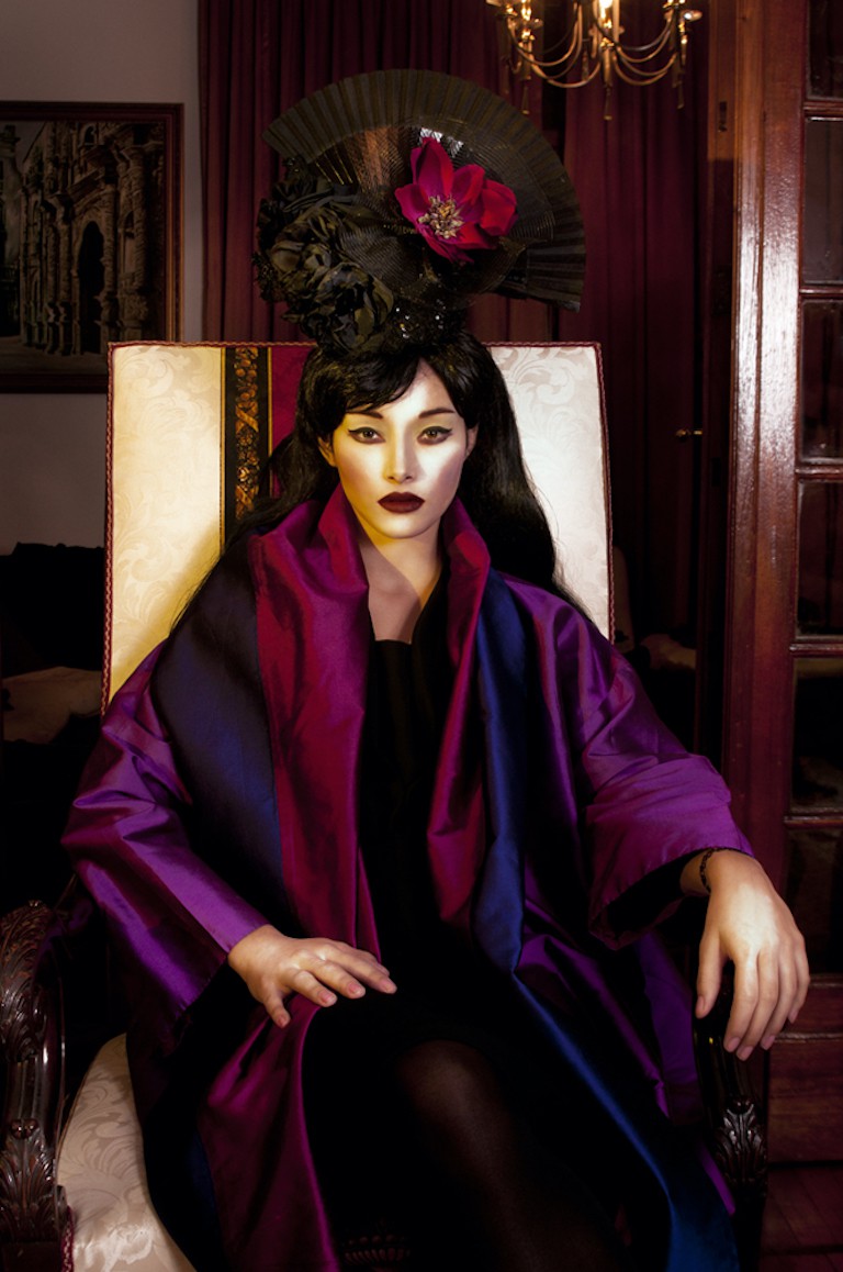 Léa Bon, Domina Léa Bon, Domina
