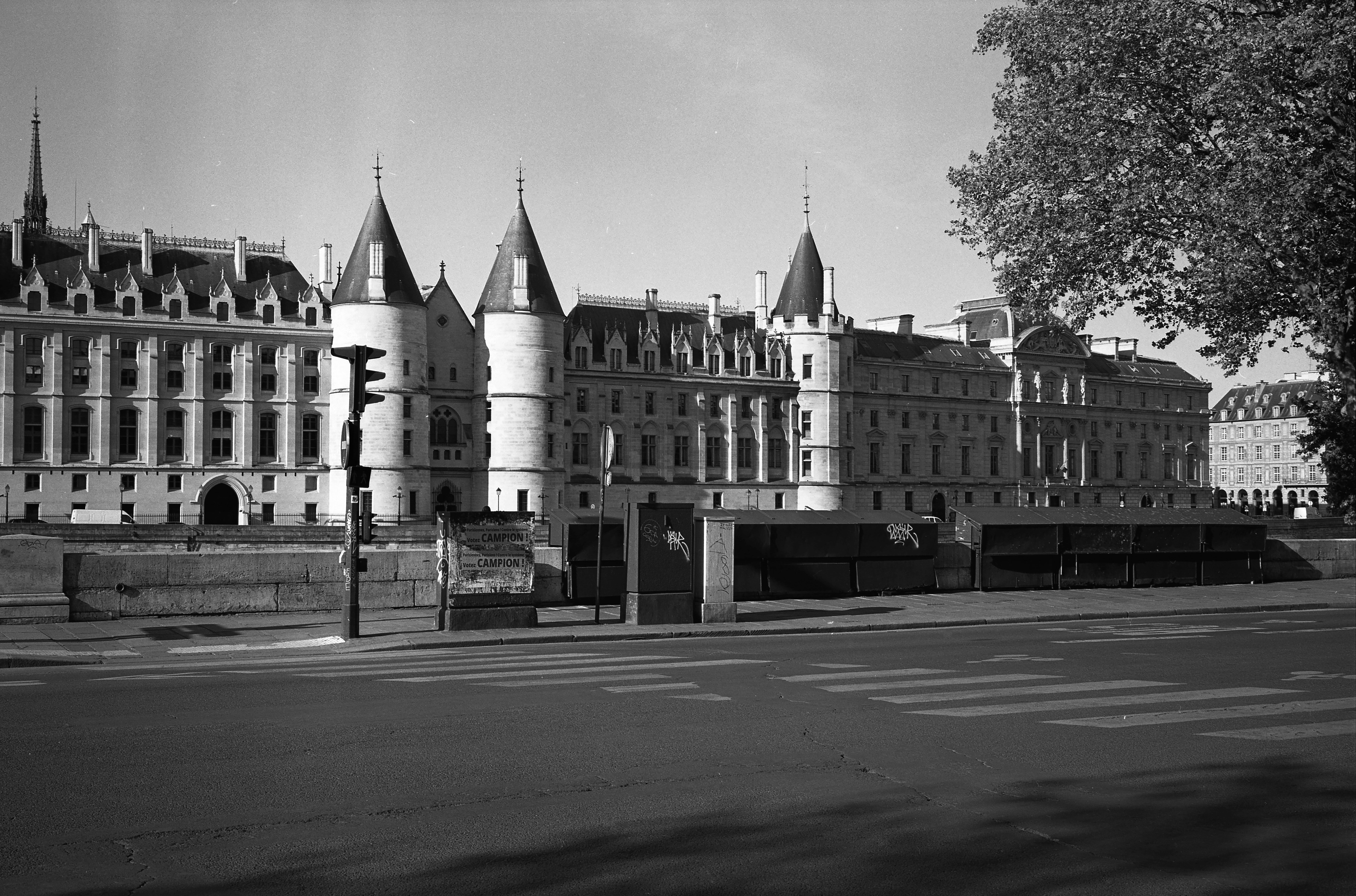 Bruno Fournier, Paris confinement Conciergerie Bruno Fournier, Paris confinement Conciergerie