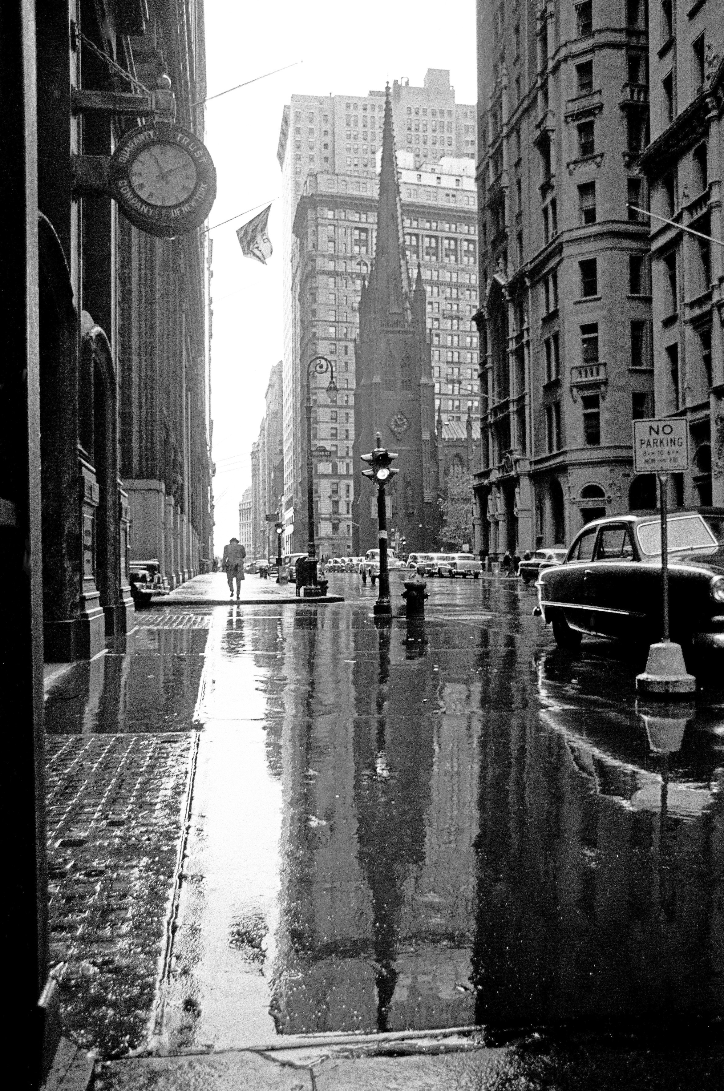Fabrizio La Torre, On Broadway, near Trinity Church, New York Fabrizio La Torre, On Broadway, near Trinity Church, New York