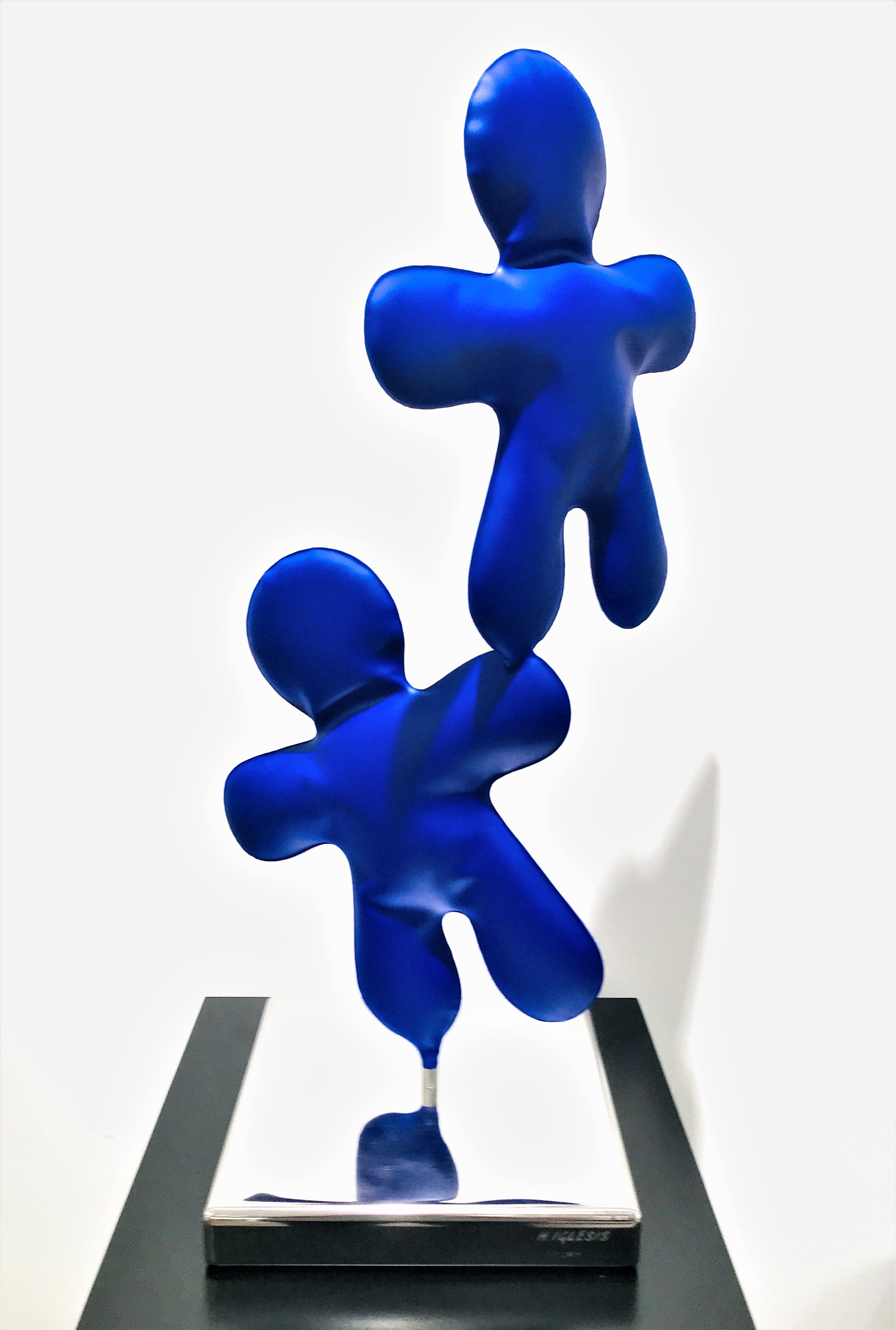 Petit bonhomme équilibre Bleu Klein by Henri Iglésis, 2019 | Sculpture ...