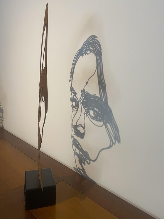 C215, Portrait sculpture originale, Escultura vendida con pedestal de madera
