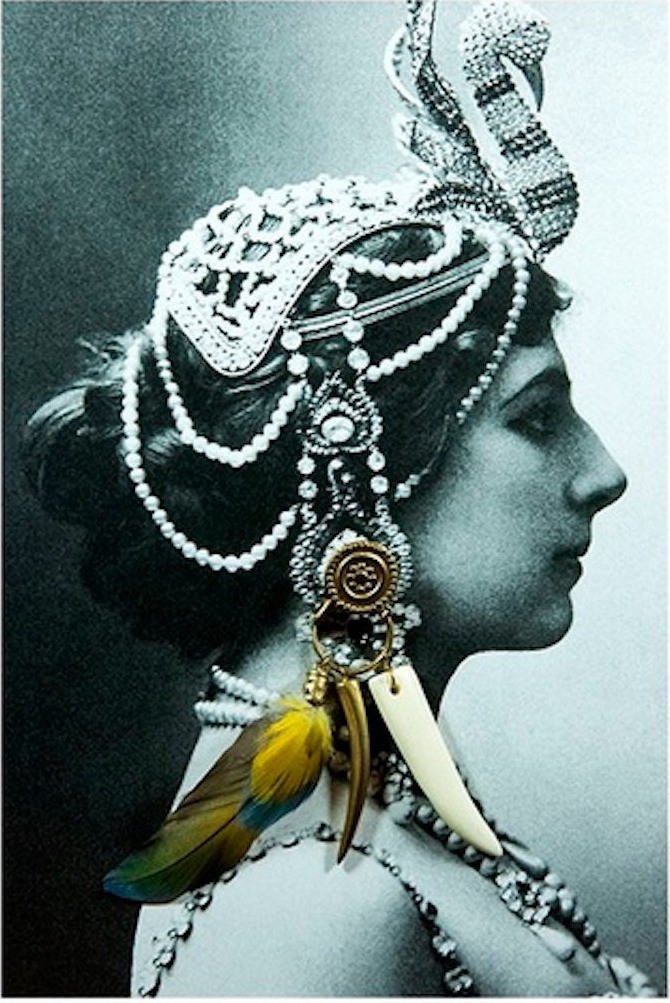 Paloma Castello, Mata Hari Paloma Castello, Mata Hari