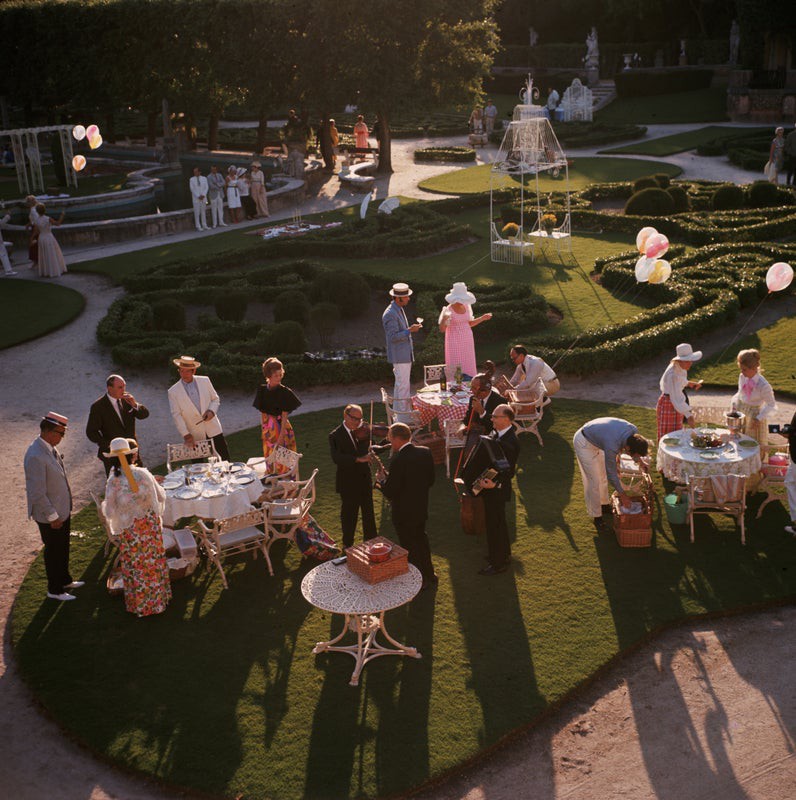 Slim Aarons, Garden Party - 1970 Slim Aarons Limited Edition Estate Stamped Print Slim Aarons, Garden Party - 1970 Slim Aarons Limited Edition Estate Stamped Print