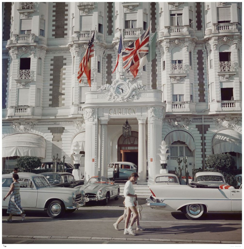 Slim Aarons, Carlton Hotel - 1958 Slim Aarons Limited Edition Estate Stamped Print Slim Aarons, Carlton Hotel - 1958 Slim Aarons Limited Edition Estate Stamped Print