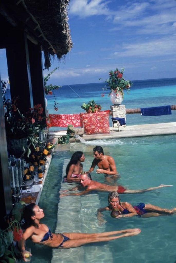 Slim Aarons, Plantation Cocoyer - 1981 Slim Aarons Limited Edition Estate Stamped Print Slim Aarons, Plantation Cocoyer - 1981 Slim Aarons Limited Edition Estate Stamped Print