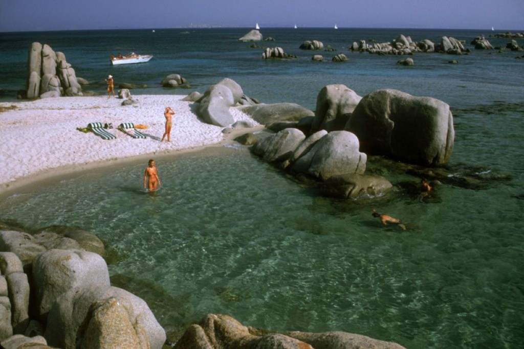 Slim Aarons, Island Paradise - 1984 Slim Aarons Limited Edition Estate Stamped Print Slim Aarons, Island Paradise - 1984 Slim Aarons Limited Edition Estate Stamped Print