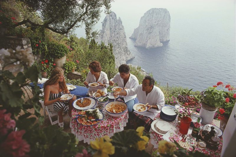 Slim Aarons, Dining Al Fresco On Capri, 1980 Slim Aarons Limited Edition Estate Stamped Print Slim Aarons, Dining Al Fresco On Capri, 1980 Slim Aarons Limited Edition Estate Stamped Print