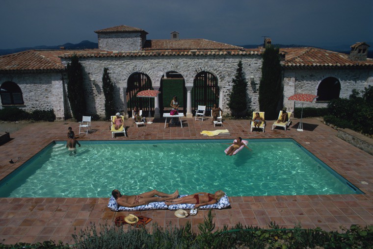 Slim Aarons, Bathing in Saint-Tropez Slim Aarons, Bathing in Saint-Tropez