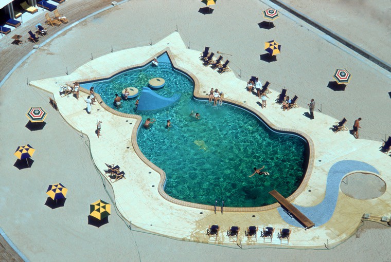 Slim Aarons, Cat-Shaped Pool Slim Aarons, Cat-Shaped Pool