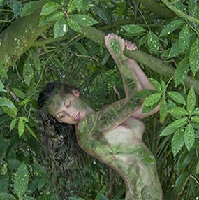 Uwe Ommer, Women and Tree V Uwe Ommer, Women and Tree V