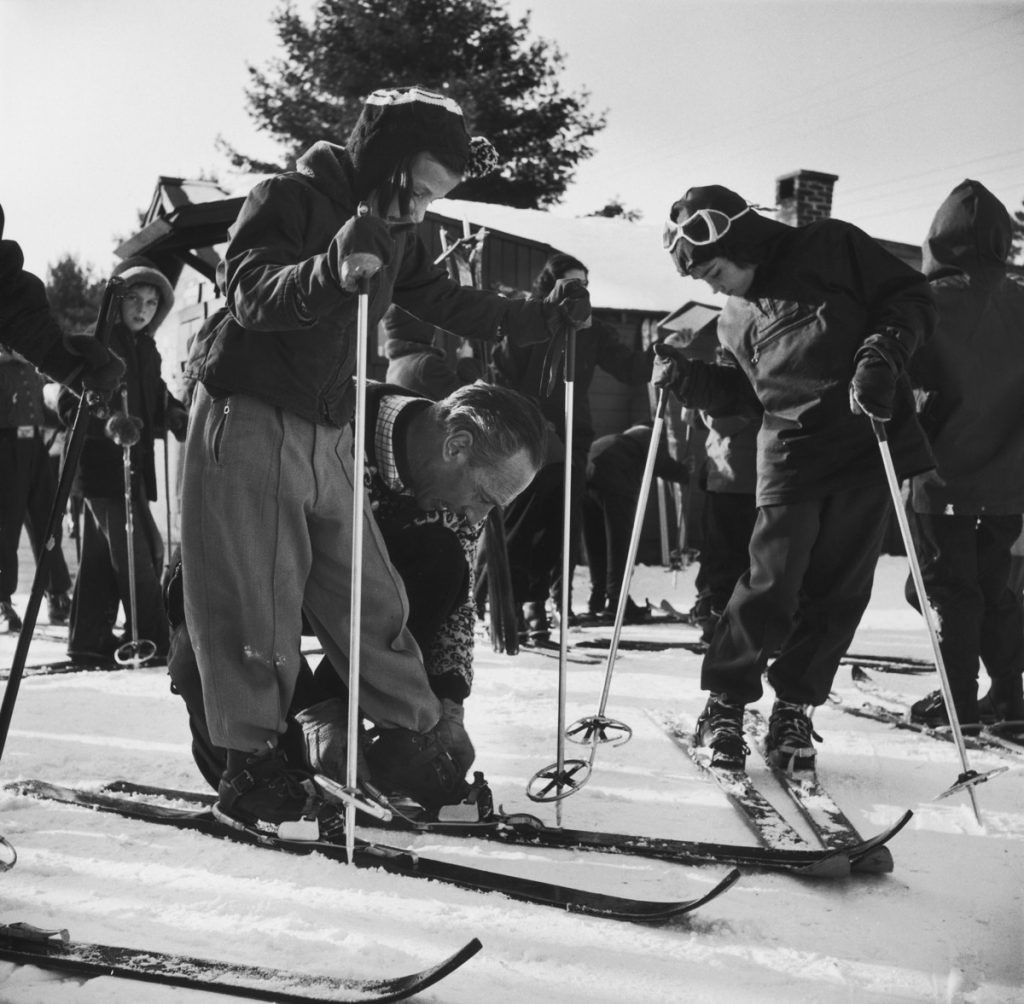 Slim Aarons, New England Skiing Slim Aarons, New England Skiing