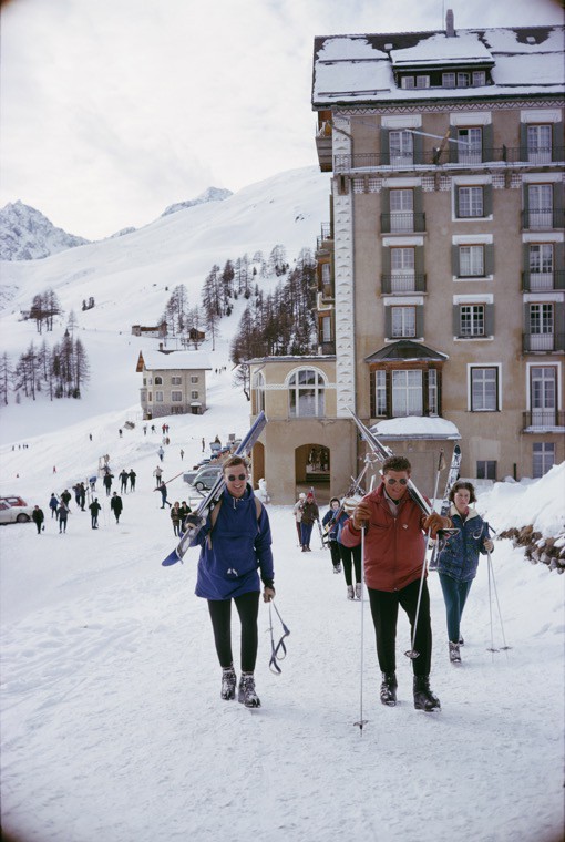 Slim Aarons, Skiers in St Moritz Slim Aarons, Skiers in St Moritz