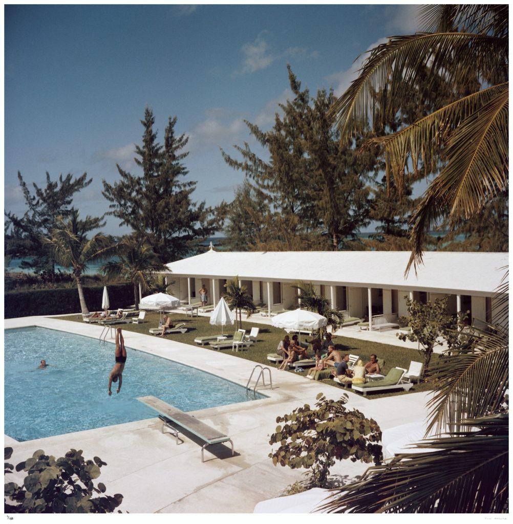 Slim Aarons, Taking The plunge Slim Aarons, Taking The plunge