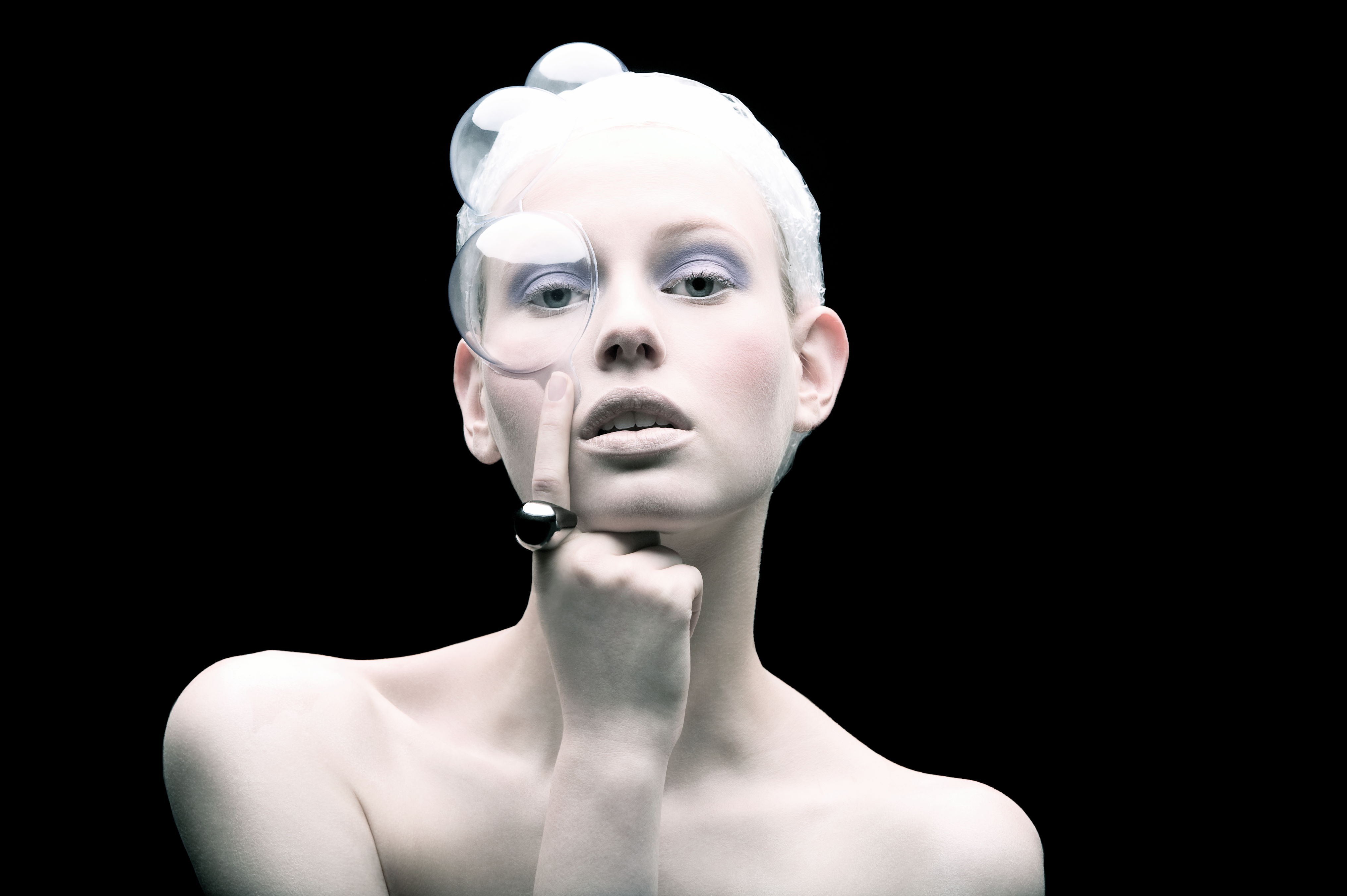 Tomaas, Plastic fantastic Tomaas, Plastic fantastic