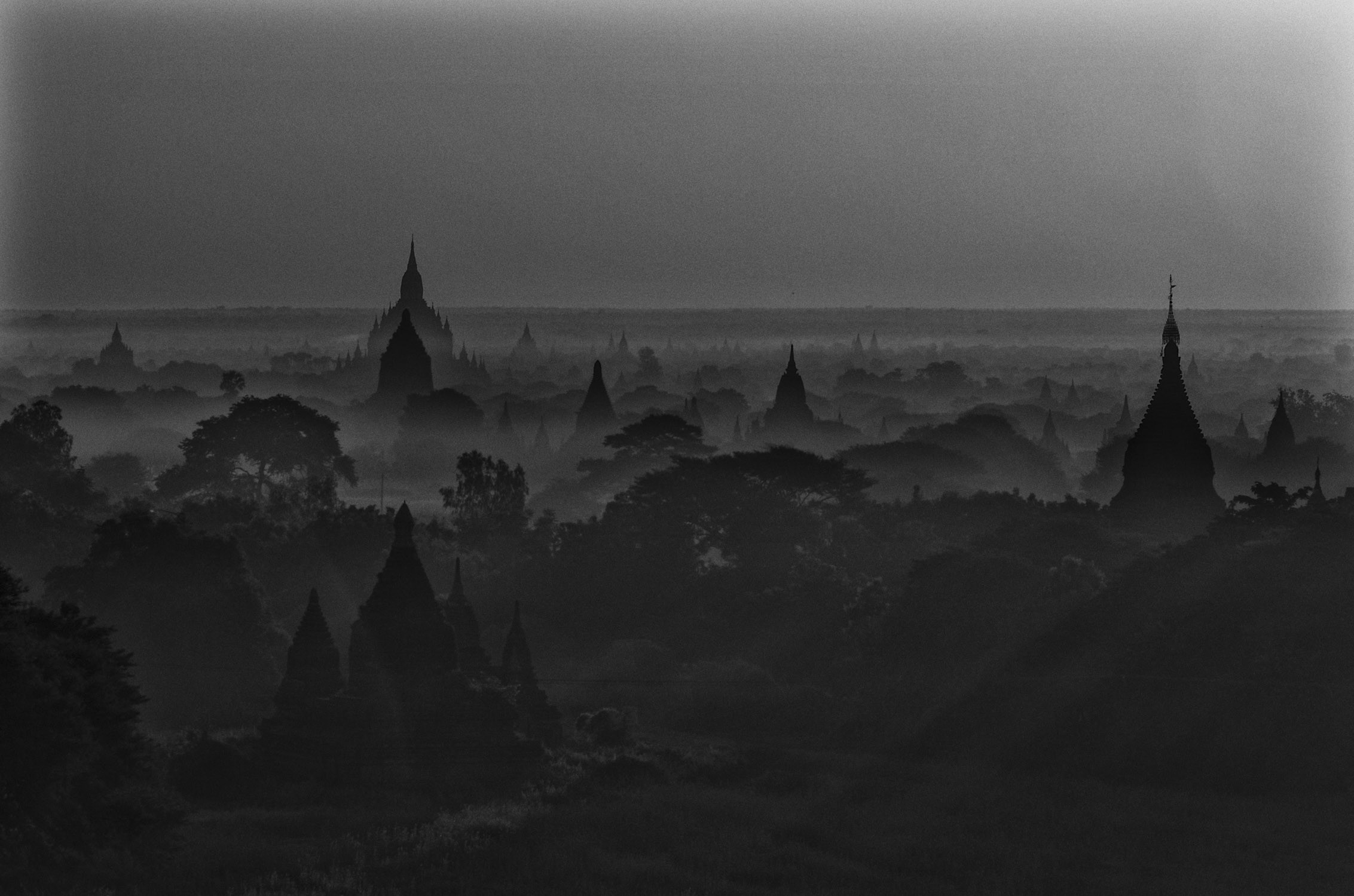James Sparshatt, Bagan by moonlight James Sparshatt, Bagan by moonlight