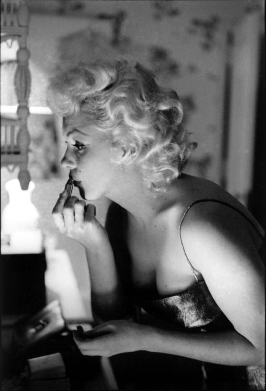 ▷ Marilyn Getting Ready To Go Out (1955) by Ed Feingersh, 2020, Photography
