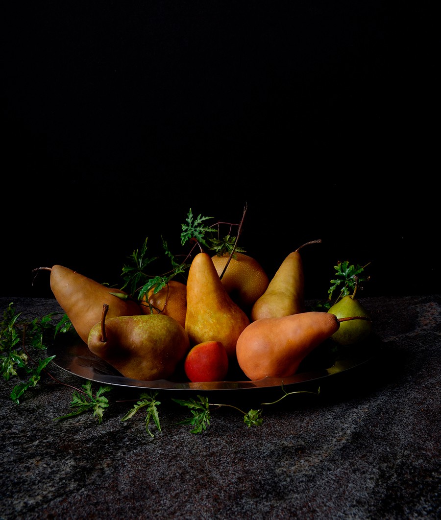 Dora Franco, Peras con bandeja II. From the bodegon series Dora Franco, Peras con bandeja II. From the bodegon series