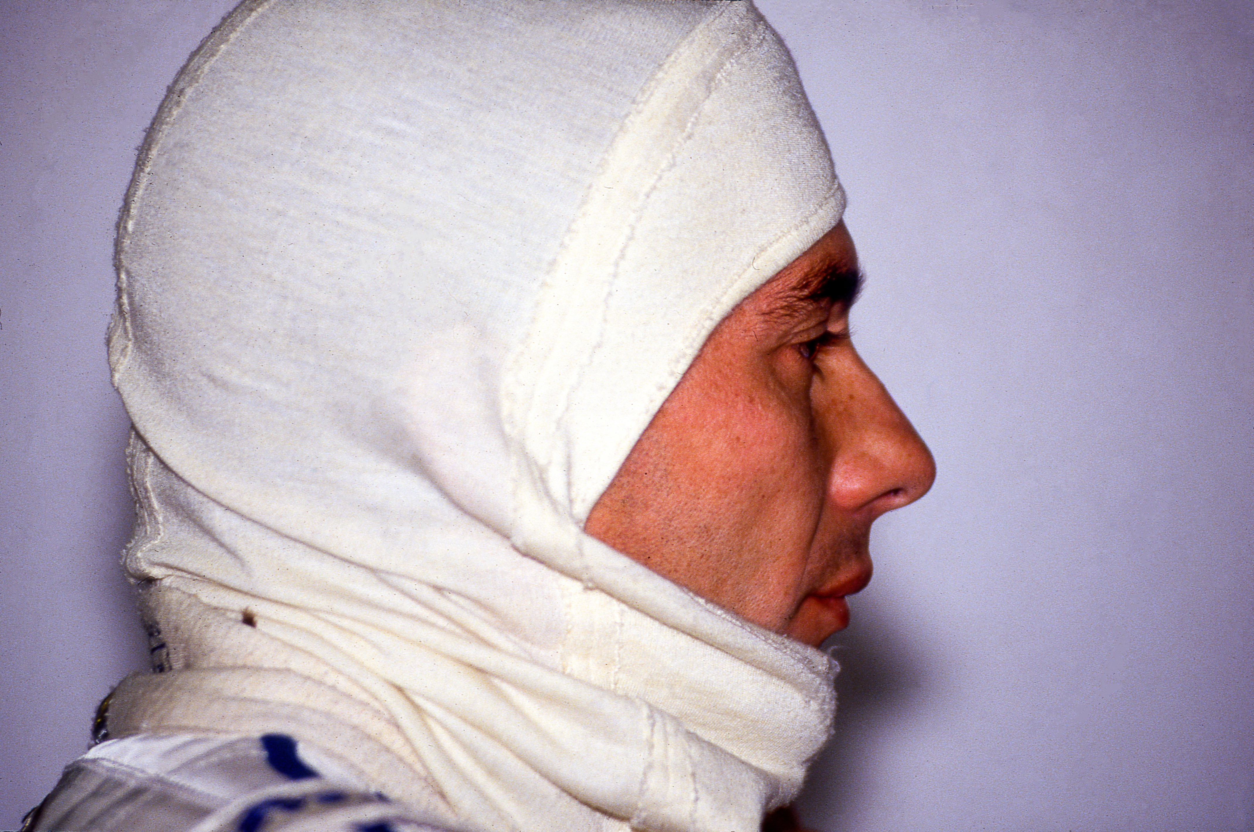 Dominique Leroy, Ayrton Senna se prépare pour la course d'Imola sur sa Williams Dominique Leroy, Ayrton Senna se prépare pour la course d'Imola sur sa Williams