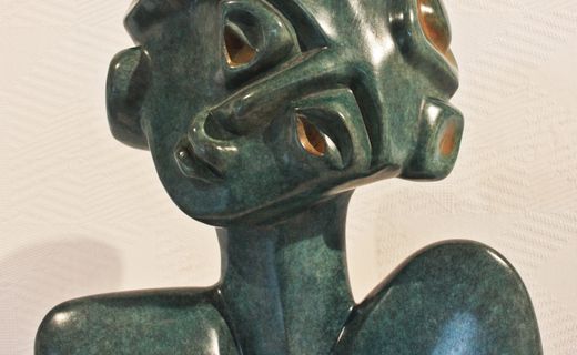 Visages des sculptures de metranve